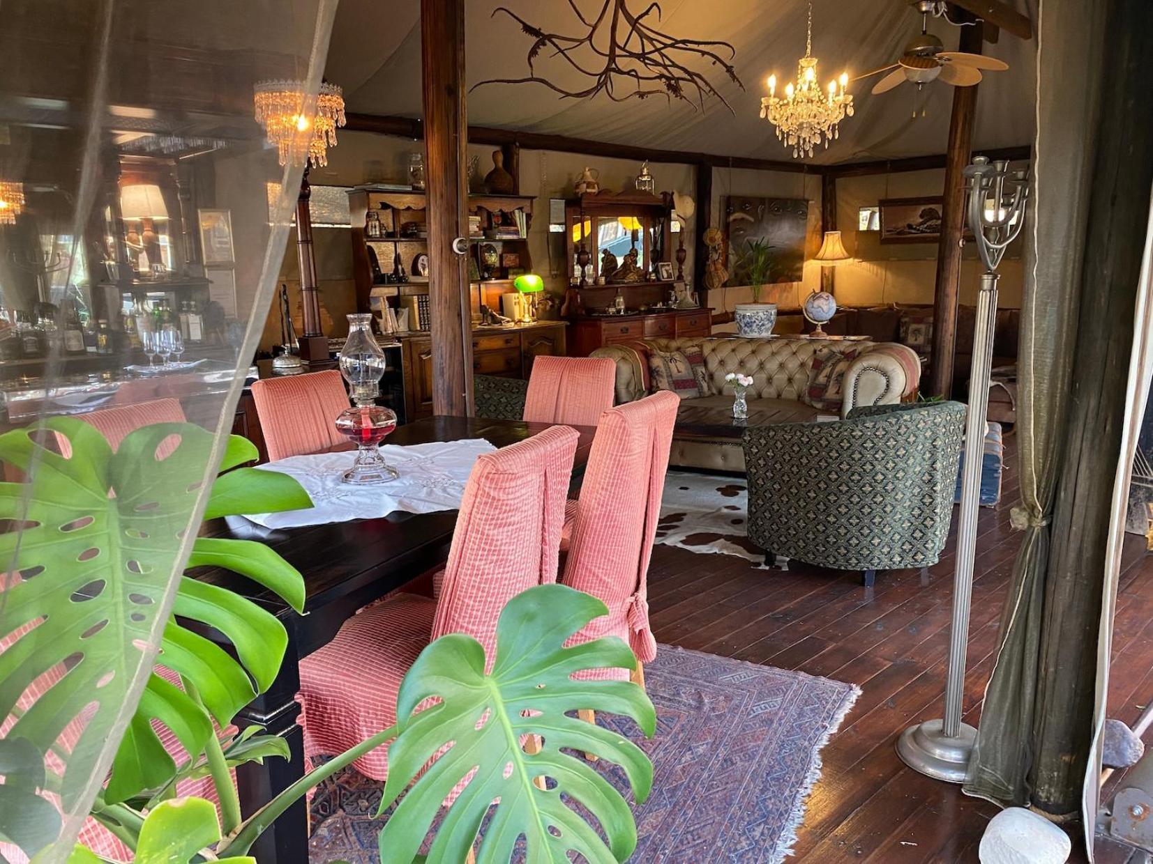 Out In Africa Wildlife Lodge ハマンスクラール エクステリア 写真