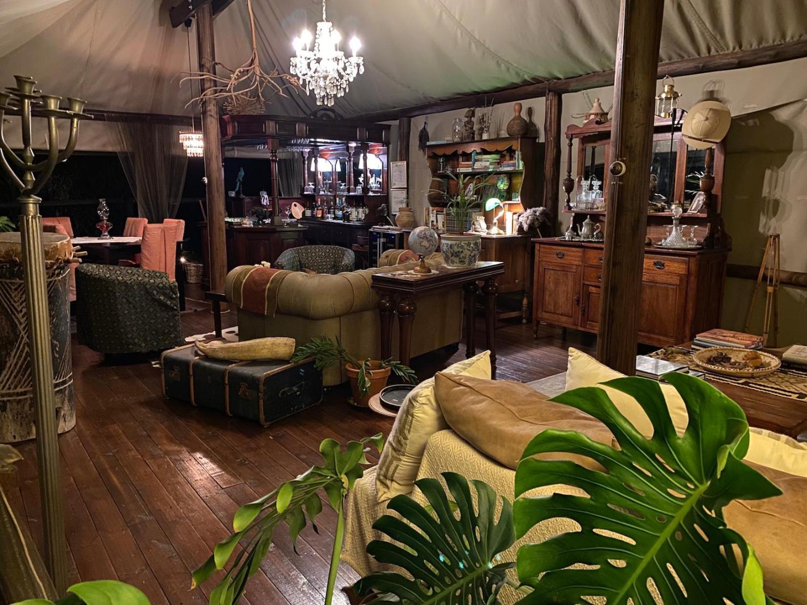 Out In Africa Wildlife Lodge ハマンスクラール エクステリア 写真
